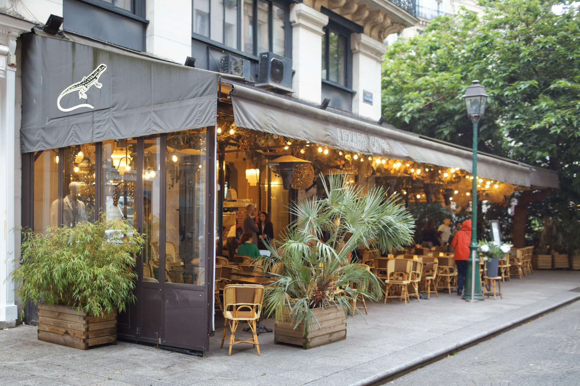 Terrasse de café en région