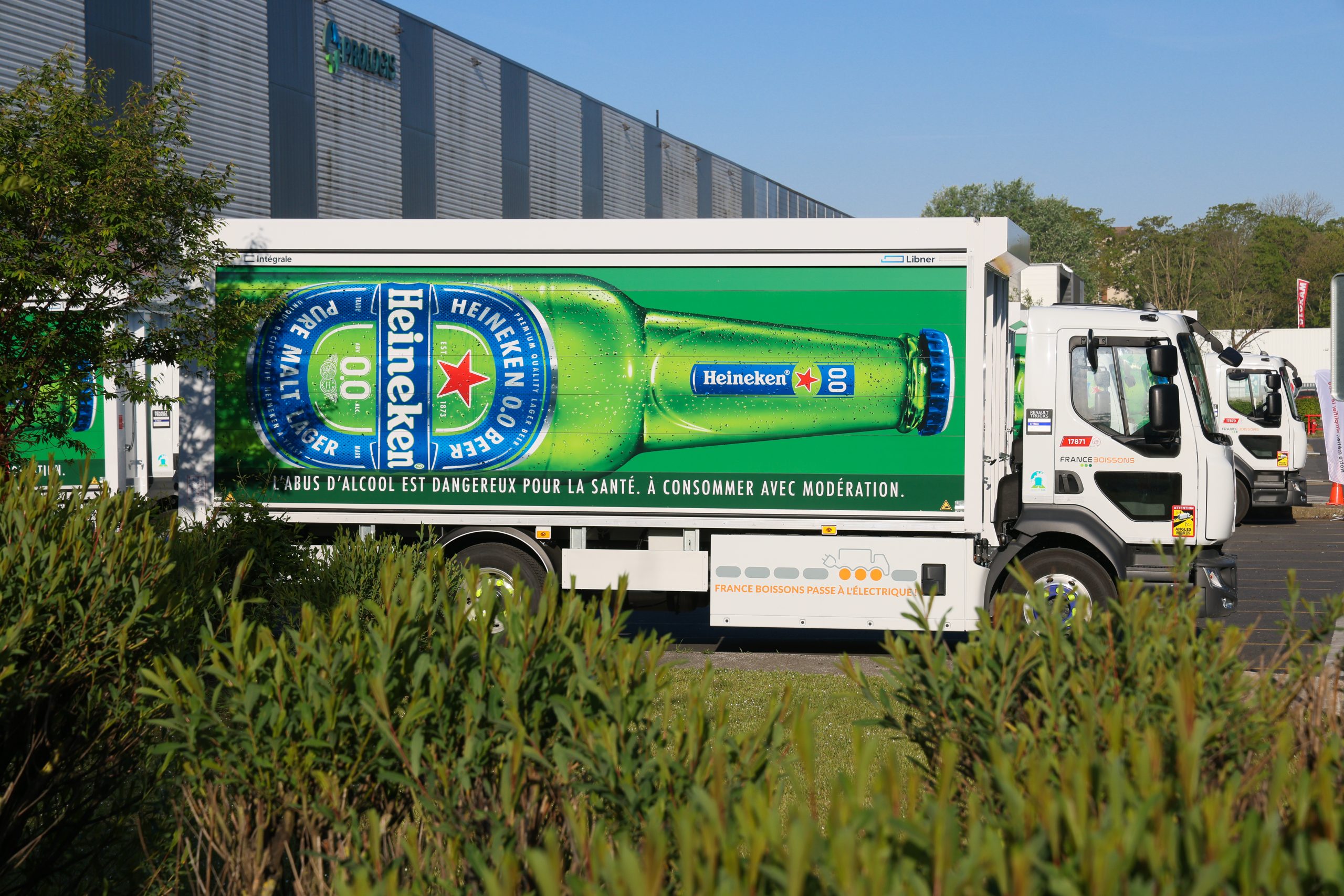 Camion France Boissons / Heineken sur une route de campagne
