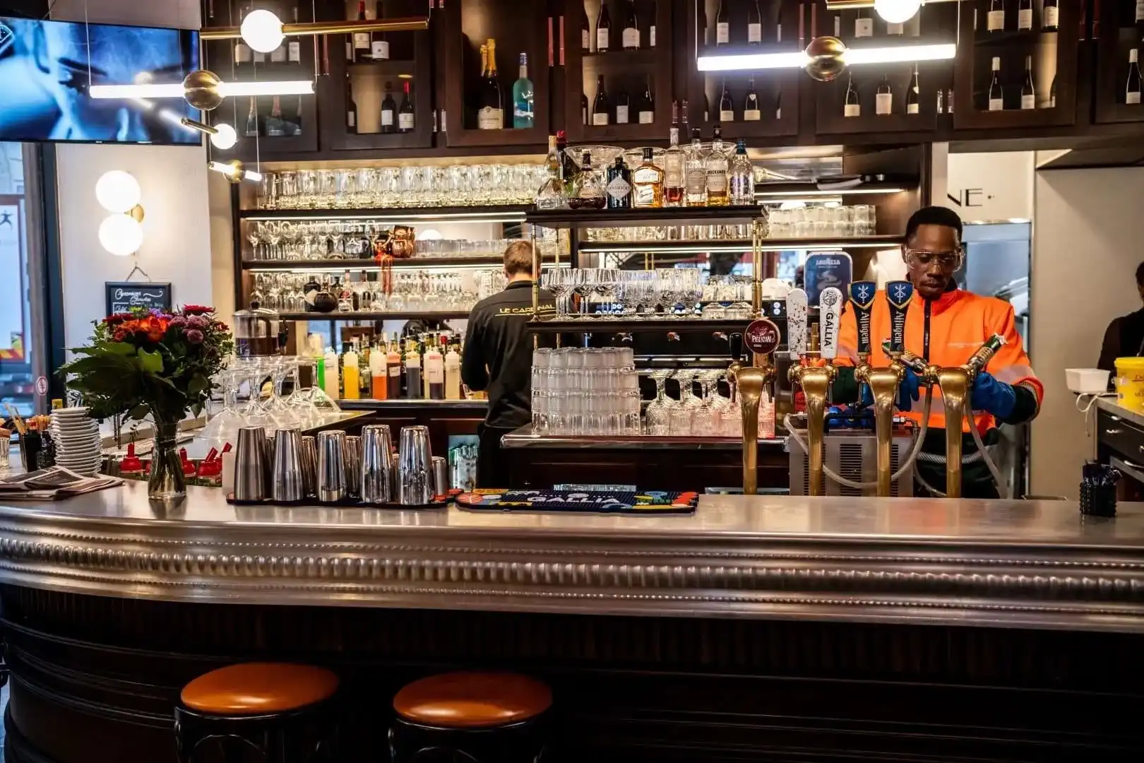 Technicien France Boissons intervenant sur une installation de tirage pression