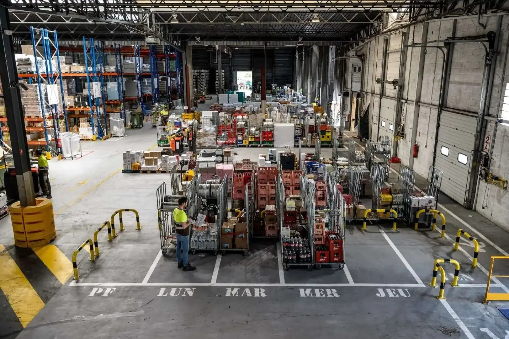 Zone de préparation des commandes dans l’entrepôt France Boissons de Bouc-Bel-Air