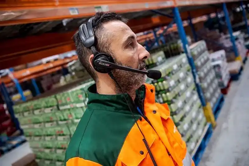 Préparateur de commandes dans un entrepôt France Boissons