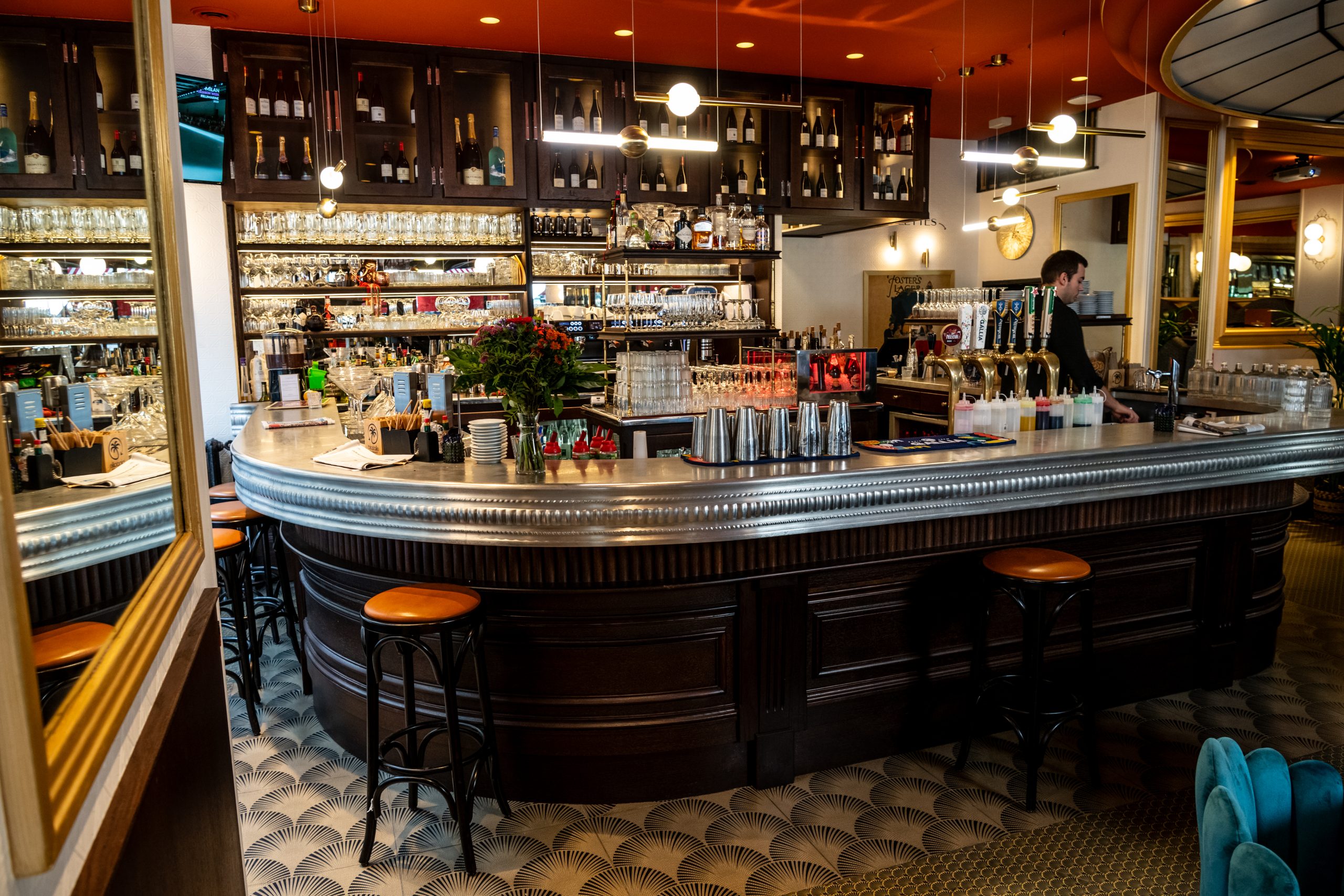 Comptoir et salle d’une brasserie livrée par France Boissons